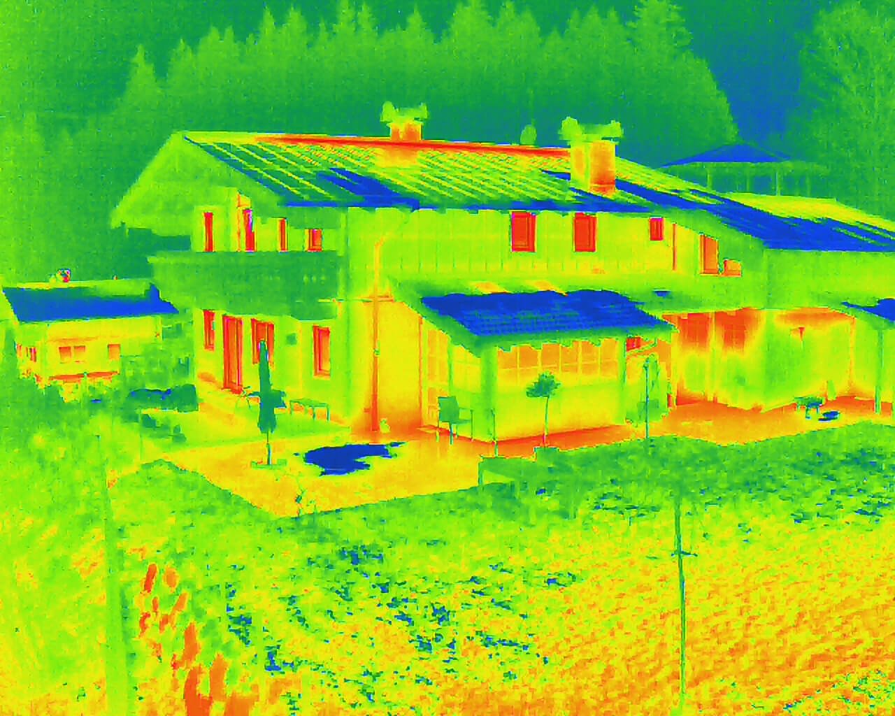 Recording with thermal imaging camera of DJI M30T drone